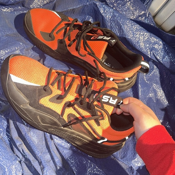 Pumas men size 10 - Picture 2 of 4